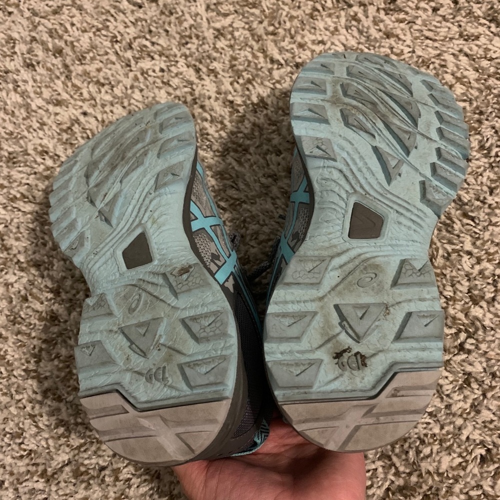 ASICS shoes - Picture 4 of 4